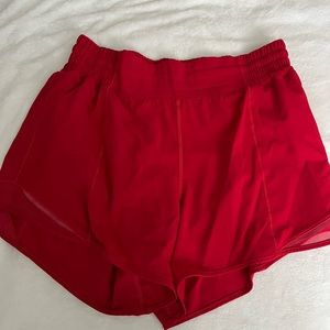 Lululemon high-rise hotty hot shorts 4”